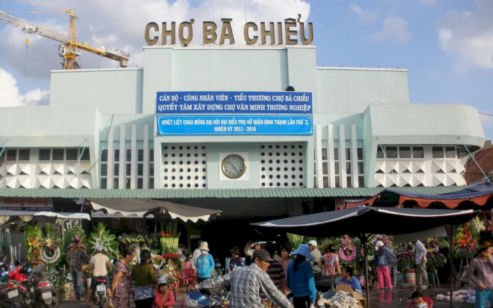 Ba Chieu 市場 (巴沼市場) 是西貢居民購買新鮮肉類、海鮮和經濟實惠的農產品的地方，而且沒有觀光客的擁擠